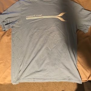 Vineyard vine t shirt